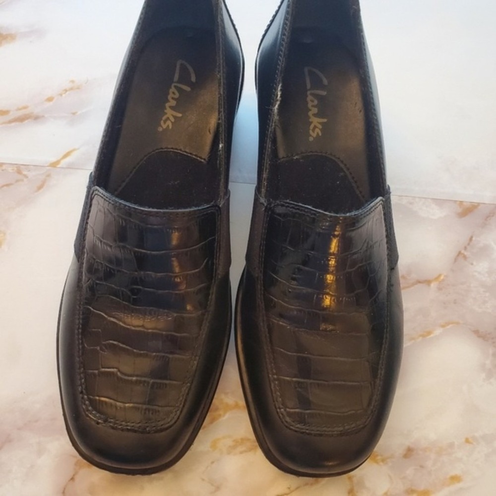 Clarks Collection Black Faux Crocodile‎ Leather Loafers Women's 5M.